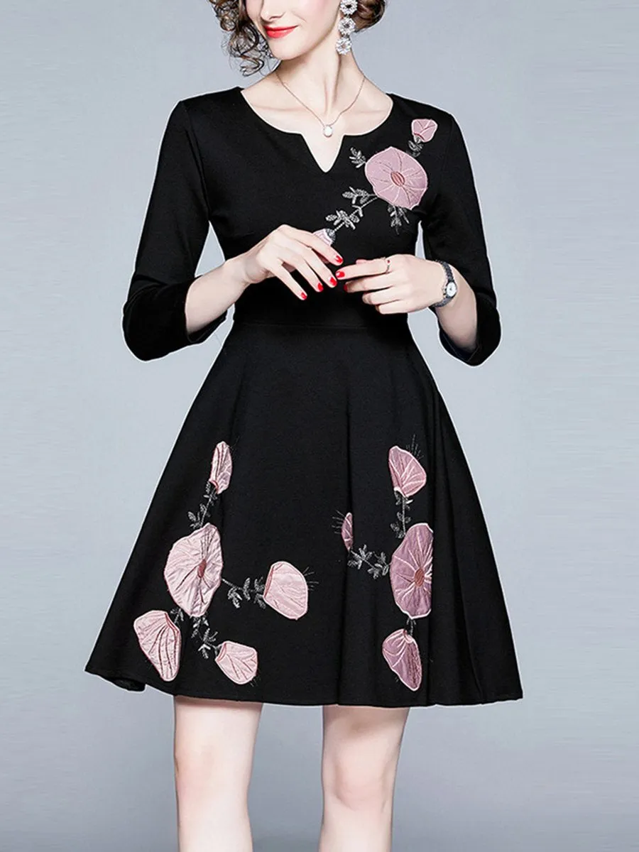 Appliqué Embroidered Three-dimensional Cut Fashion V-neck Dress