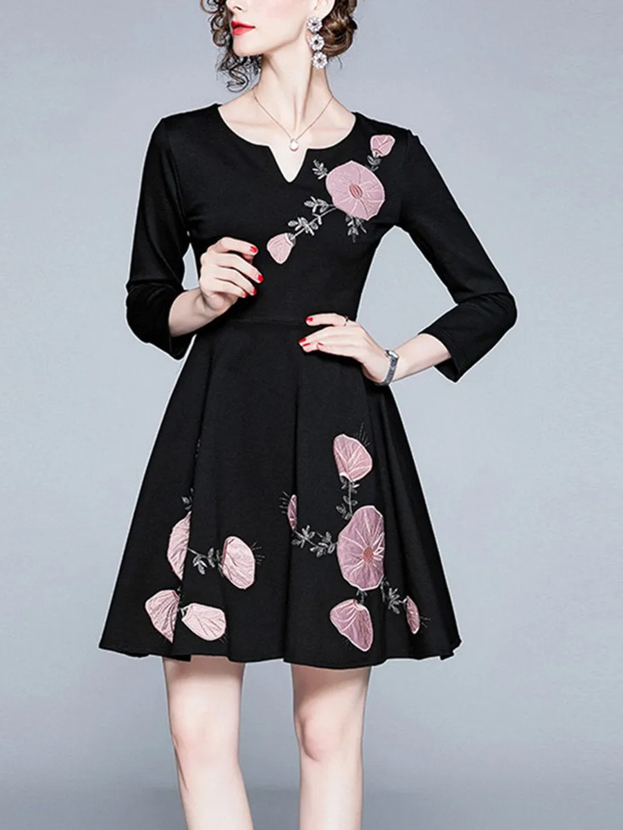 Appliqué Embroidered Three-dimensional Cut Fashion V-neck Dress