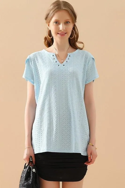 BUCKLED V NECK PUNCHING LACE TULIP SLEEVE TEE