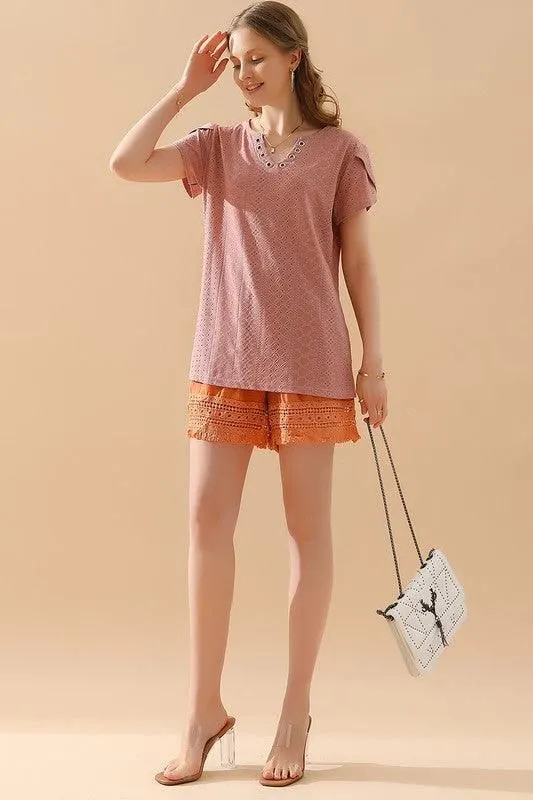 BUCKLED V NECK PUNCHING LACE TULIP SLEEVE TEE