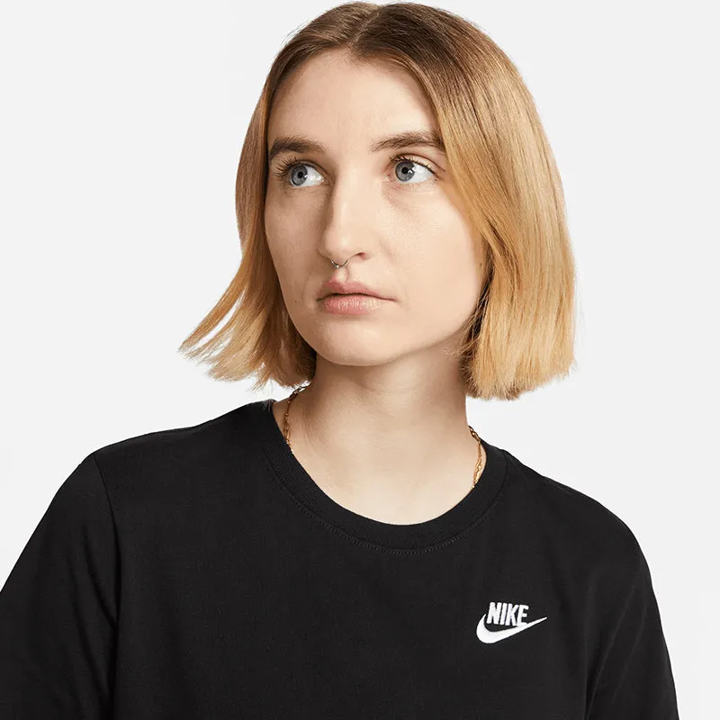 Nike Women's Sportswear Club Essentials T-Shirt